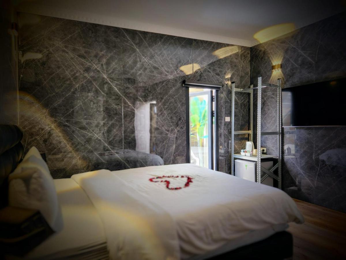 Suite Balcony & Jacuzzi