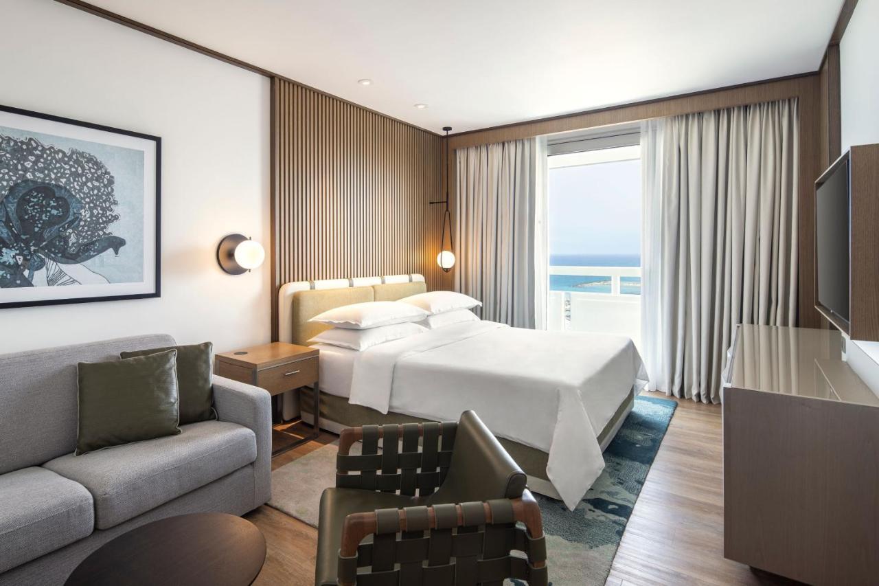 Club Queen Room Sea View Adults only or Club Lounge Access,1706520139:JPEG