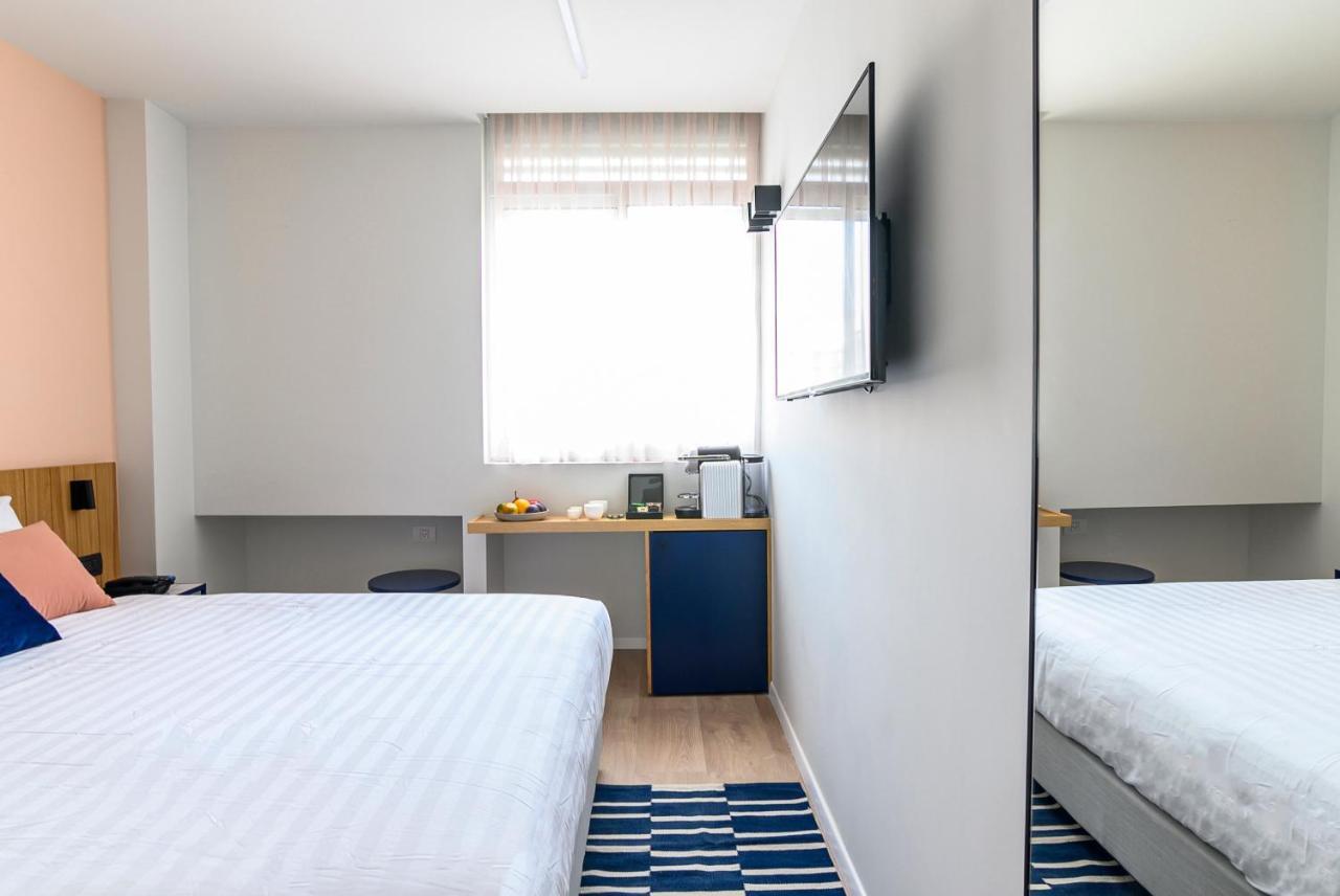Standard Double or Twin Room,954816019:JPEG