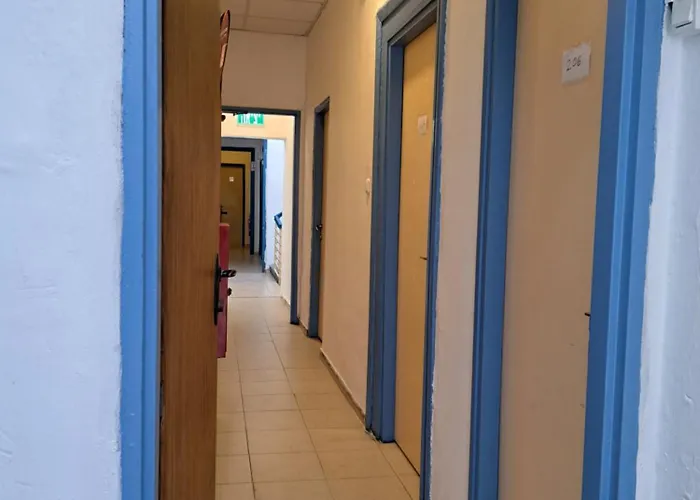 Momo'S Hostel